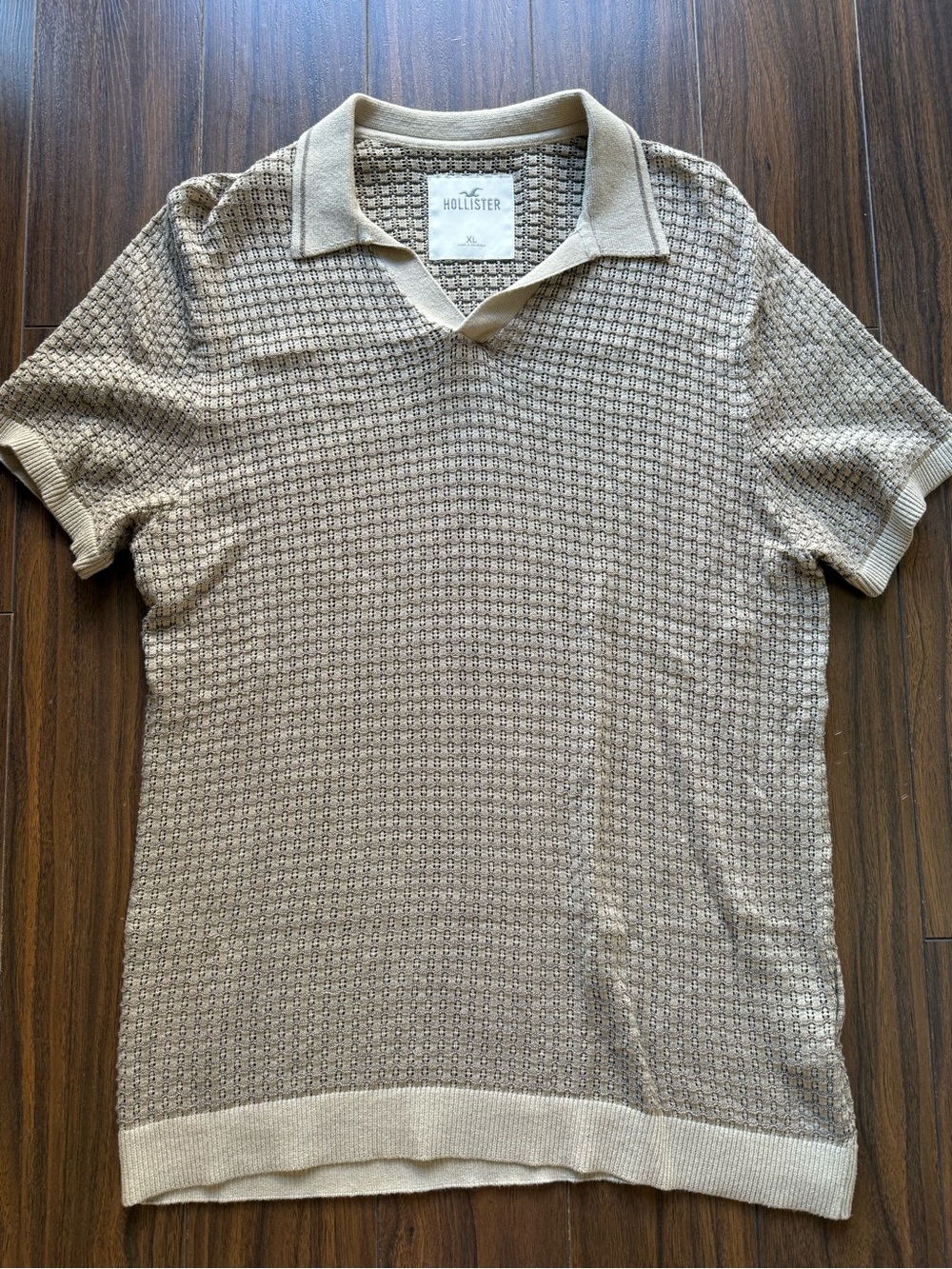 Hollister Men's Taupe Textured Knit Polo